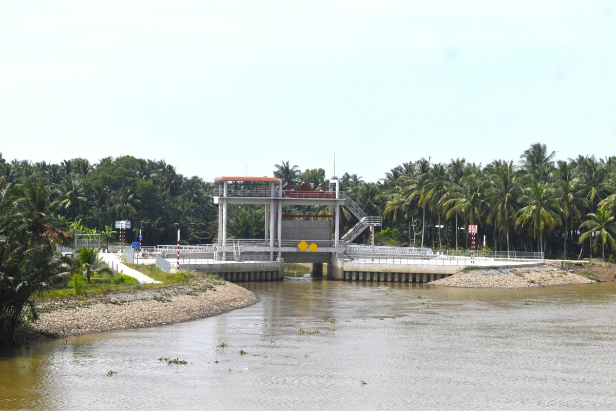 Sẽ triển khai dự án kiểm soát nguồn nước Nam Bến Tre với 18 cống hở tại Vĩnh Long